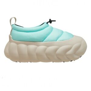 CROCS OverPuff Shorty Bootie Aquamarine/White Women’s size 8 NEW! RARE!!!